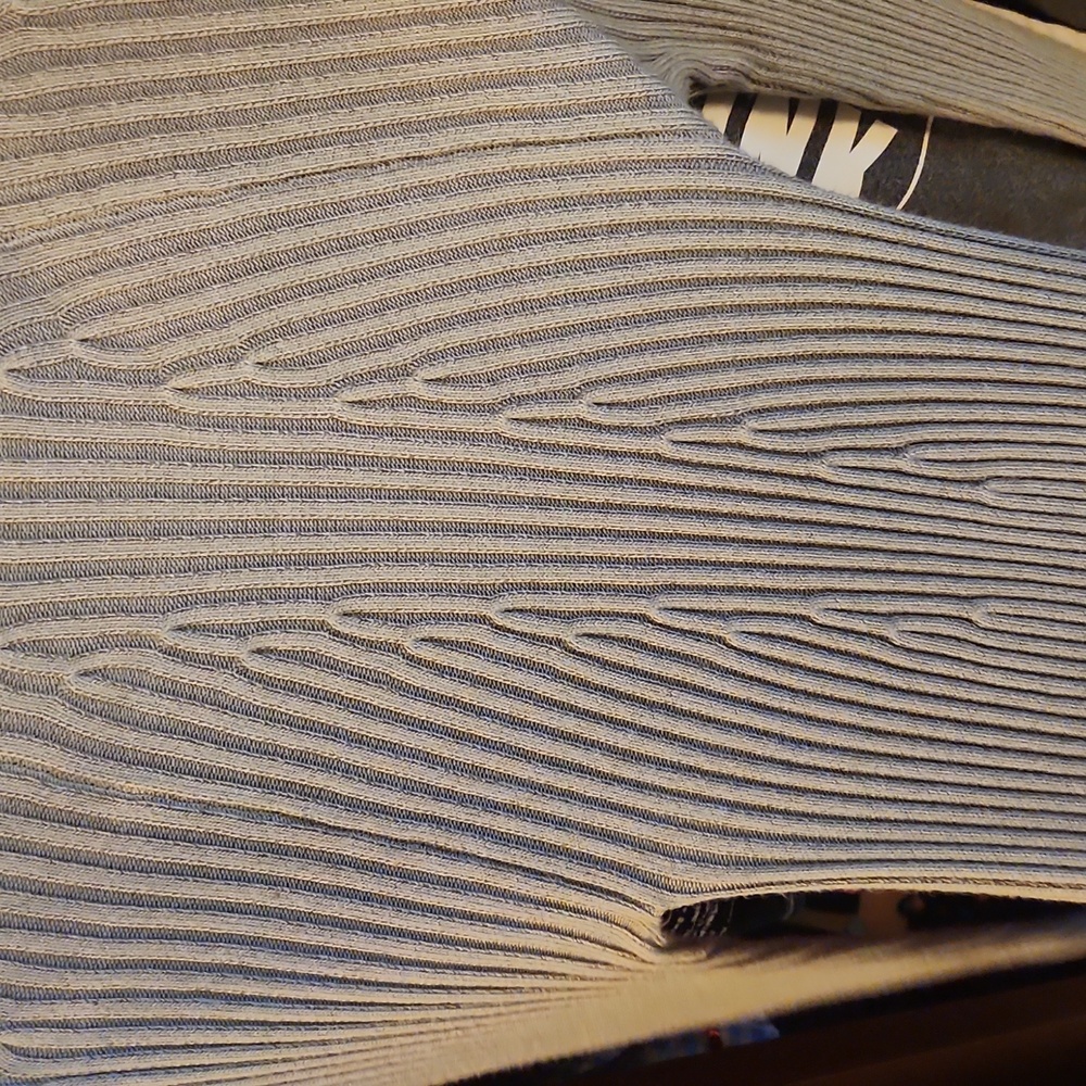 Gray Ribbed Knit Sweater - Picture 3 of 3